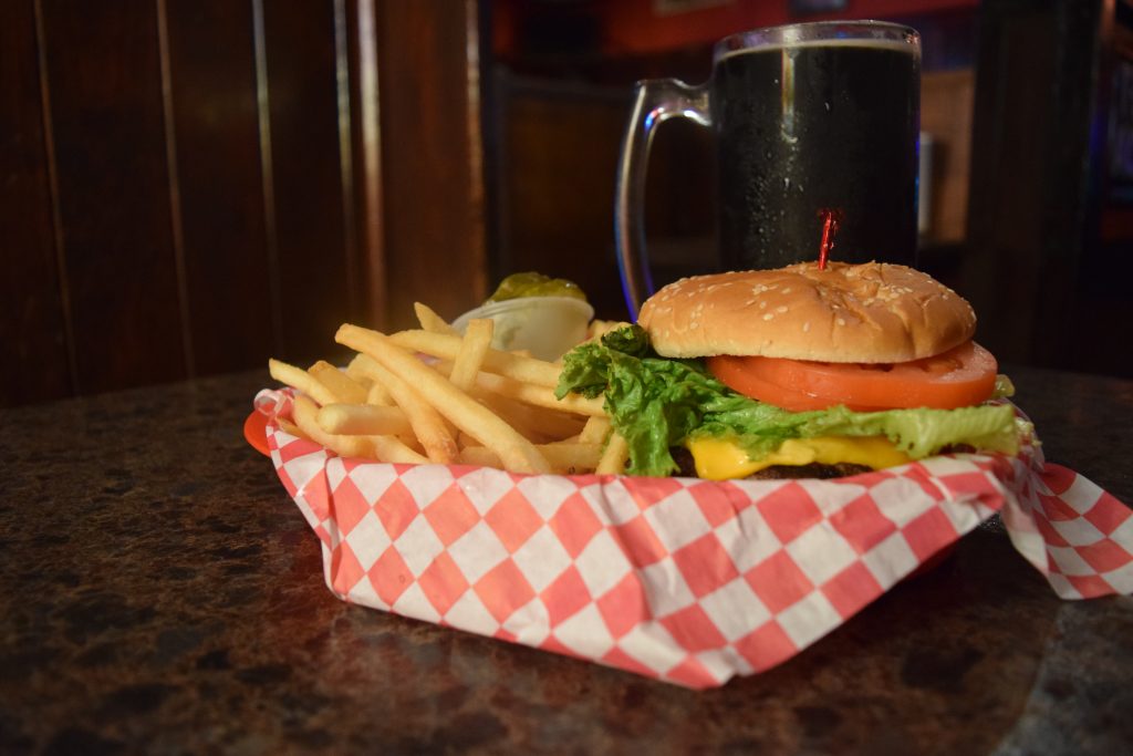 kenosha bar and grill, beer and burgers, kenosha best bars, bar and grill in kenosha