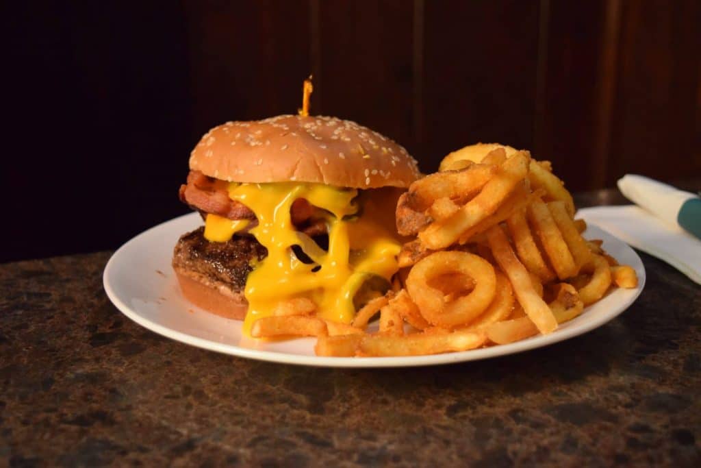 good food in kenosha, best burger in kenosha, bar and grill in kenosha