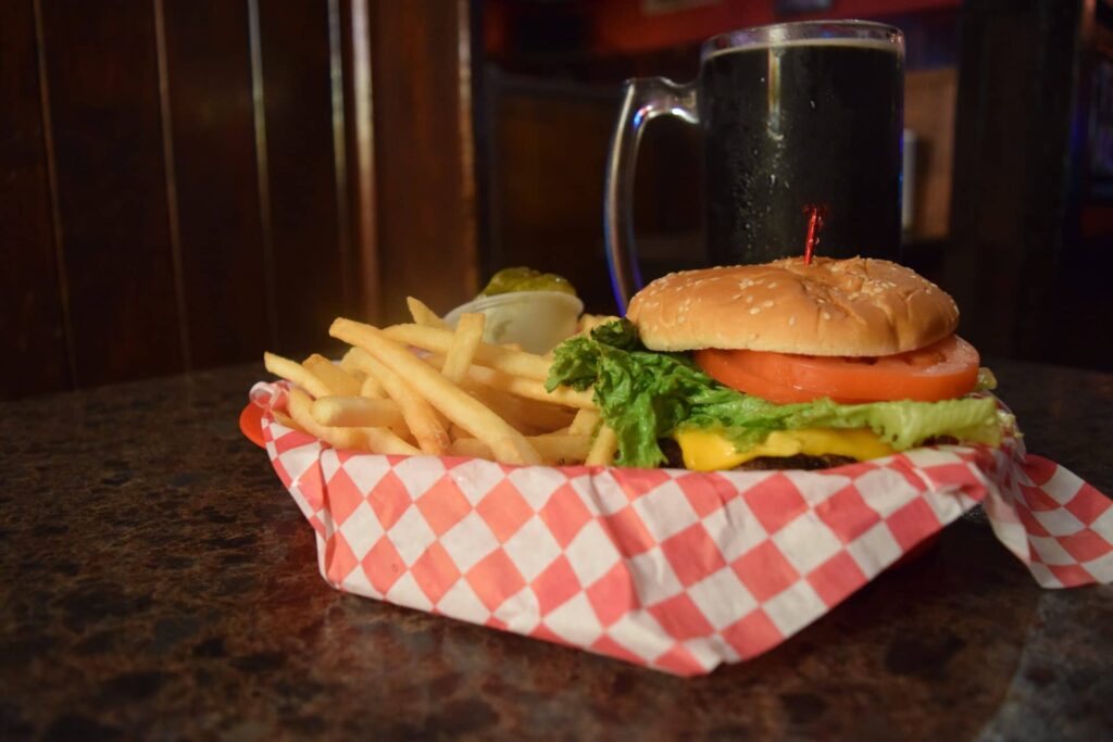 Best Place to Eat in Kenosha, Best Place to Eat in Kenosha for families, Best Place to Eat in Kenosha for cheap food, Best Place to Eat in Kenosha with burgers, Best Place to Eat in Kenosha with drinks, Best Place to Eat in Kenosha with a bar